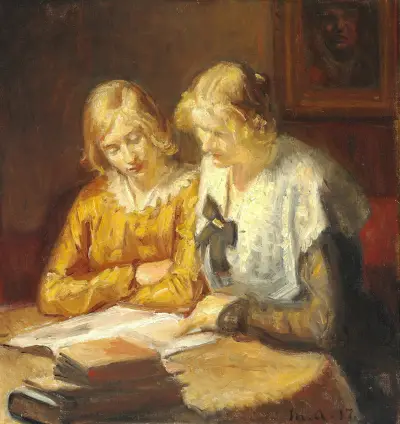 To unge piger sidder ved bordet og læser i en bog av Michael Ancher