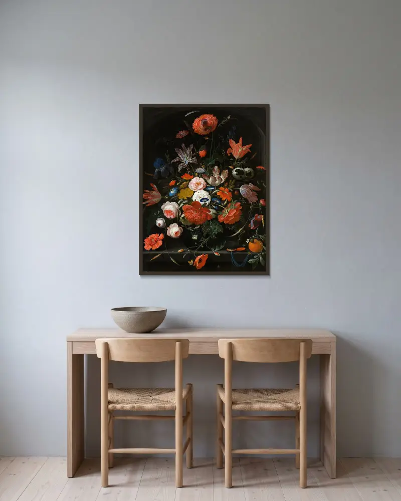 Blommor i glasvas av Abraham Mignon inramad på en vägg