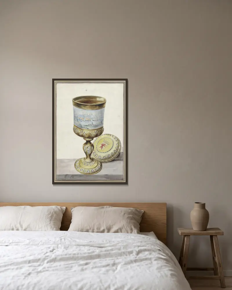 Golden cup with lid av Aert Schouman inramad på en vägg