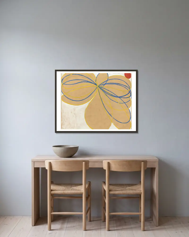 Den sjuuddiga stjärnan nr 1 av Hilma af Klint inramad på en vägg