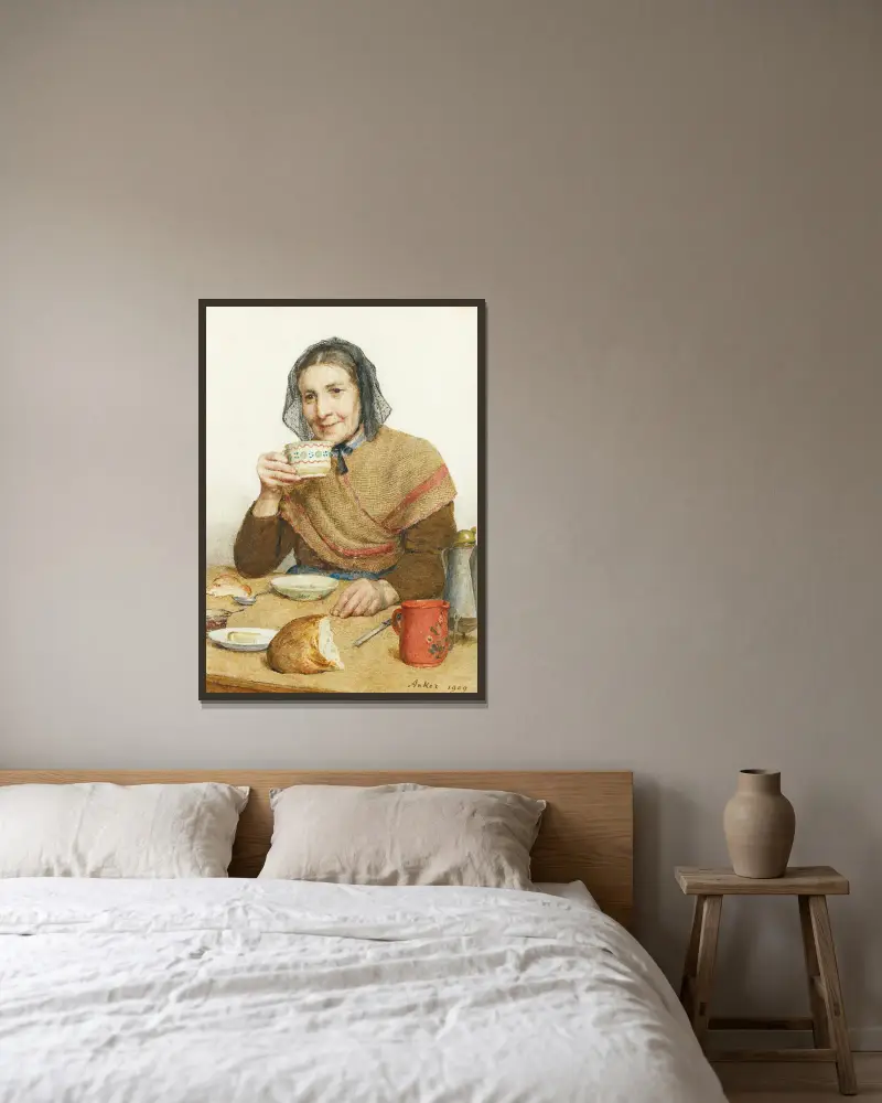 Sittande bondekvinna med en kopp i handen av Albert Anker inramad på en vägg