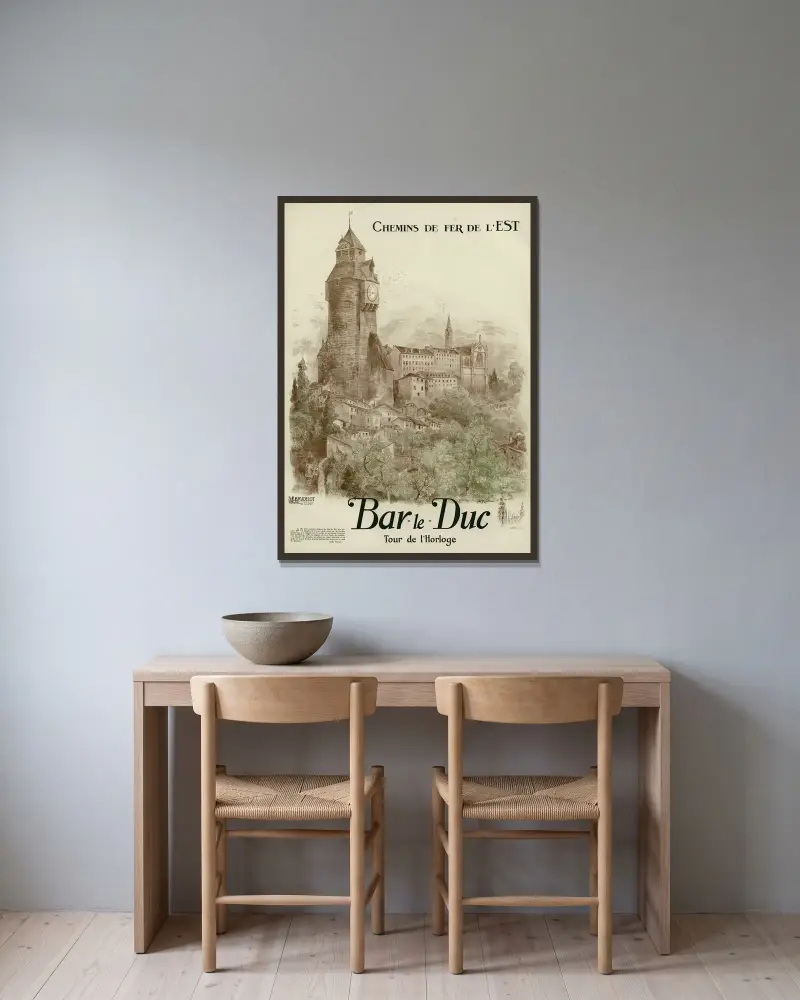 Chemins de Fer de l’Est ; Bar-le-Duc, tour de l’horloge av Albert Robida inramad på en vägg