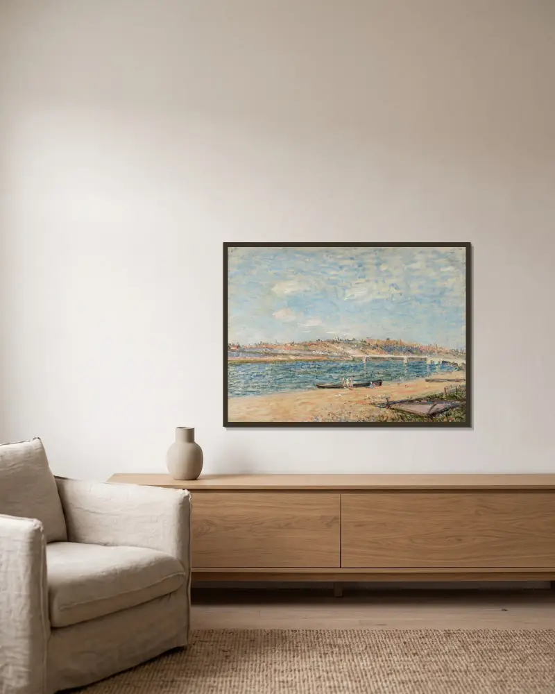 Stranden vid Saint-Mammès av Alfred Sisley inramad på en vägg
