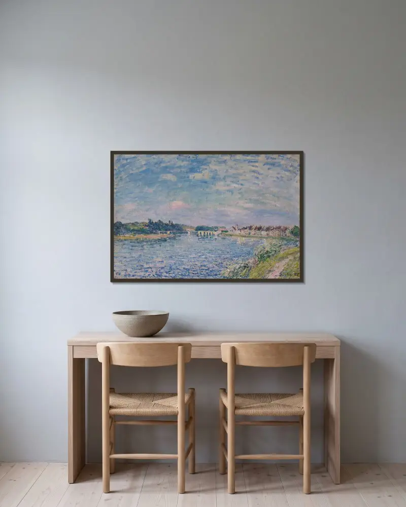 Seinen vid Saint-Mammès, kväll av Alfred Sisley inramad på en vägg