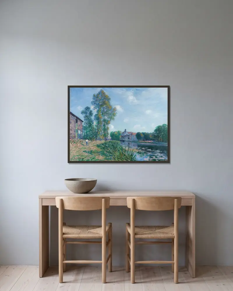 Loing vid Moret, sommartid av Alfred Sisley inramad på en vägg