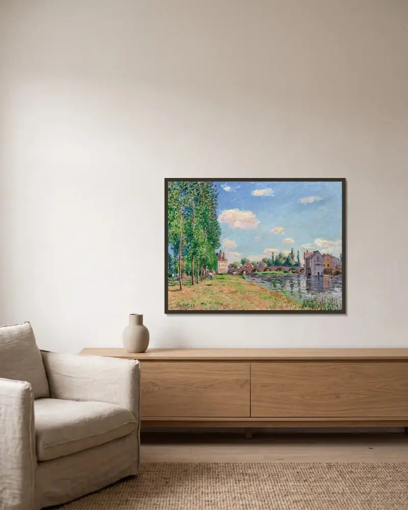 Die Brücke von Moret-sur-Loing im Sommer von Alfred Sisley gerahmt an einer Wand