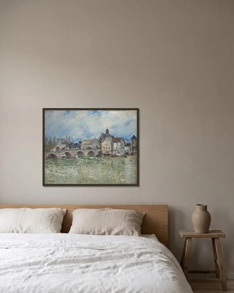 Bron i Moret-sur-Loing vid högvatten av Alfred Sisley inramad på en vägg