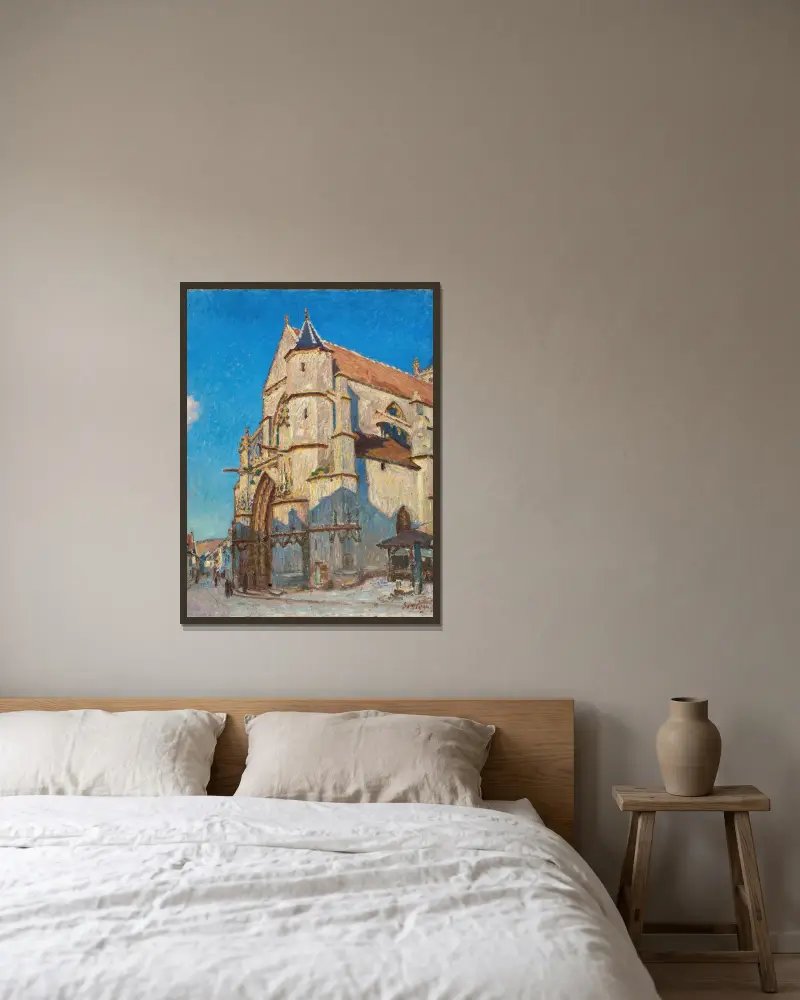 L’Eglise de Moret (le soir) av Alfred Sisley inramad på en vägg