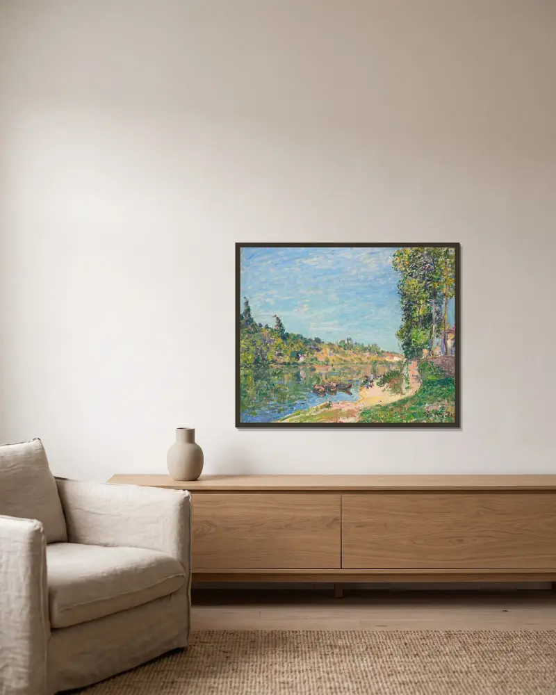Die Hügel von La Celle bei Saint-Mammès von Alfred Sisley gerahmt an einer Wand