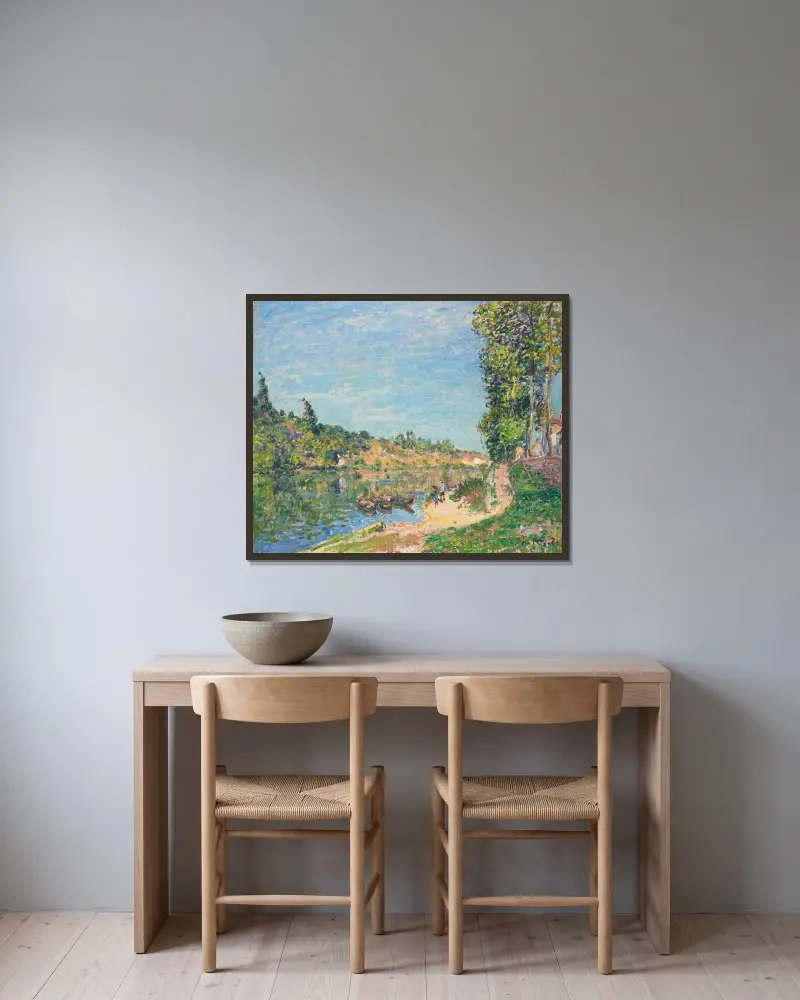 Die Hügel von La Celle bei Saint-Mammès von Alfred Sisley gerahmt an einer Wand