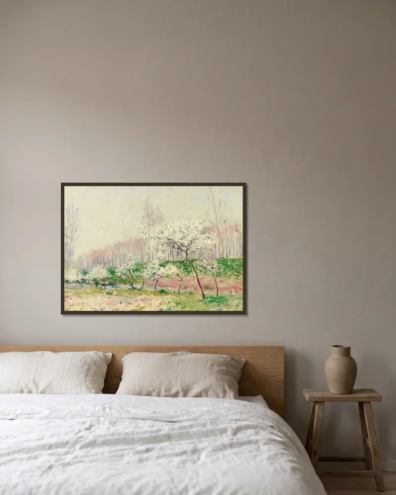 Les Pommiers En Fleurs av Alfred Sisley inramad på en vägg