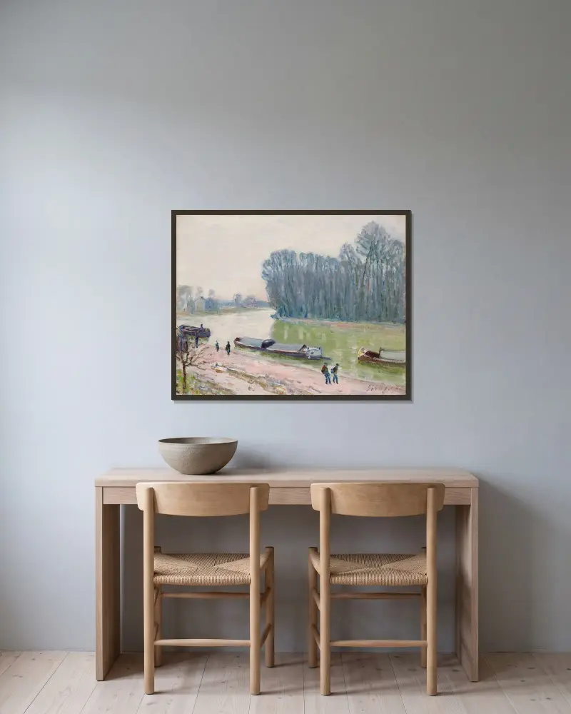 Péniches sur le Loing av Alfred Sisley inramad på en vägg