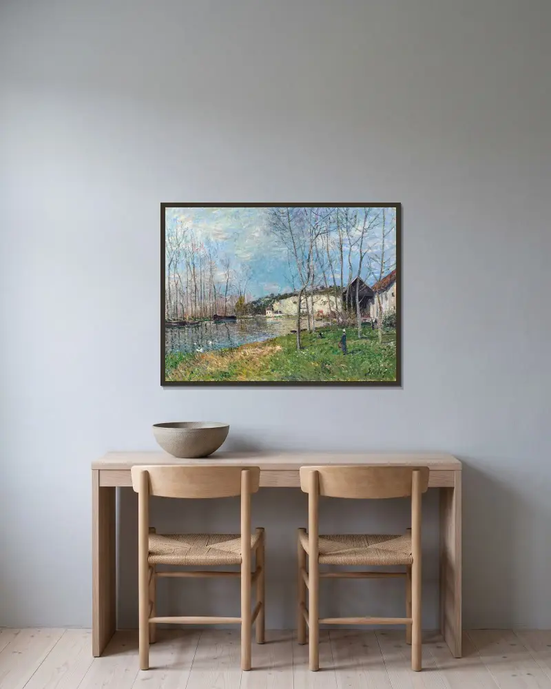 Printemps au bord du Loing av Alfred Sisley inramad på en vägg