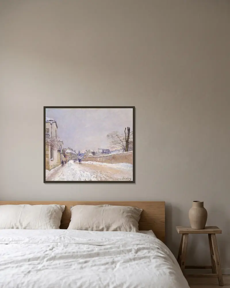 Rue Eugène Moussoir at Moret; Winter av Alfred Sisley inramad på en vägg
