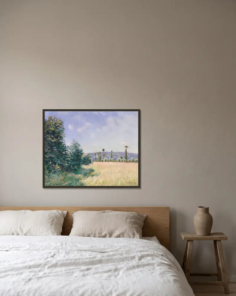 Sahurs ängar i morgonsol av Alfred Sisley inramad på en vägg