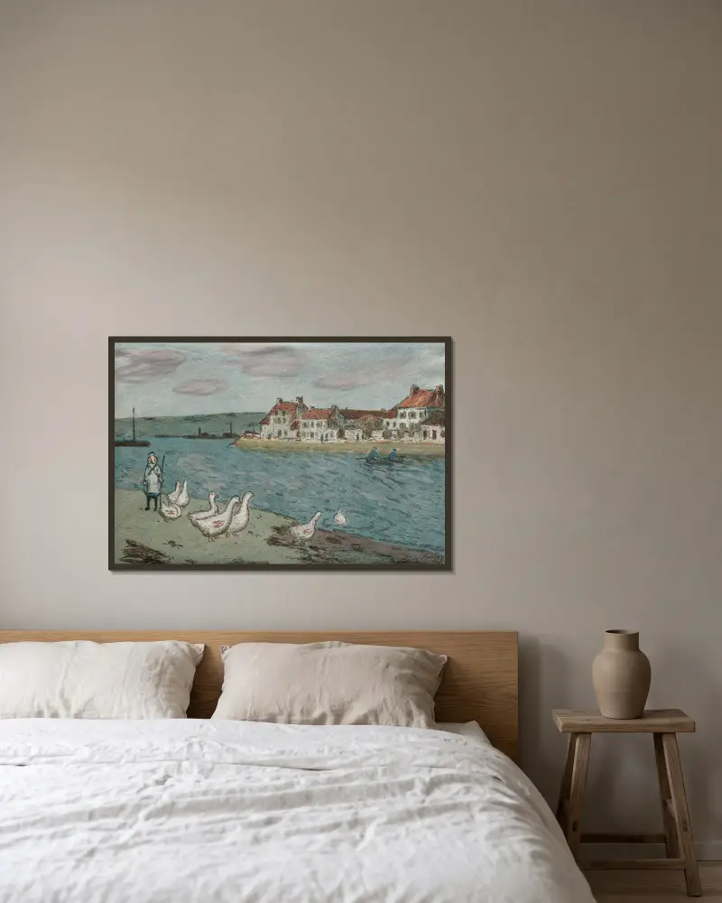 Das Flussufer oder Gänse von Alfred Sisley gerahmt an einer Wand