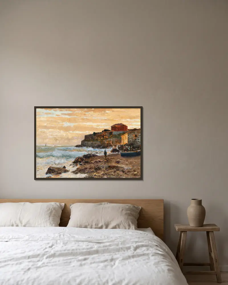 Ein Fischerboot am Strand bei Sonnenuntergang von Alfred Zoff gerahmt an einer Wand