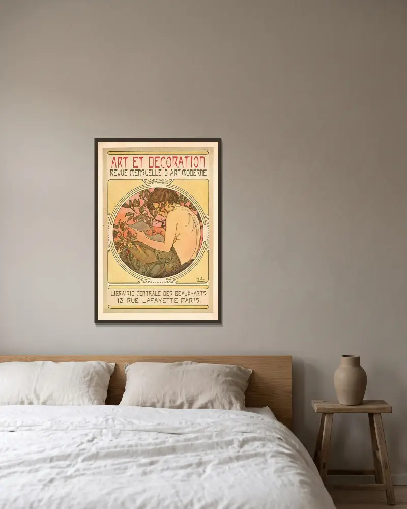 DOCUMENTS DÉCORATIVES av Alphonse Mucha inramad på en vägg