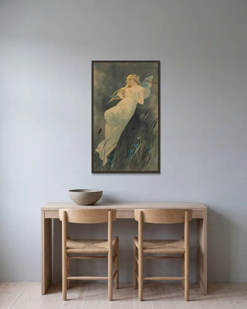 Elfe mit Irisblüten av Alphonse Mucha inramad på en vägg