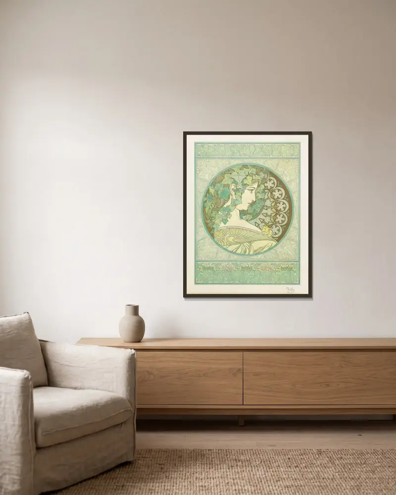 Ivy av Alphonse Mucha inramad på en vägg