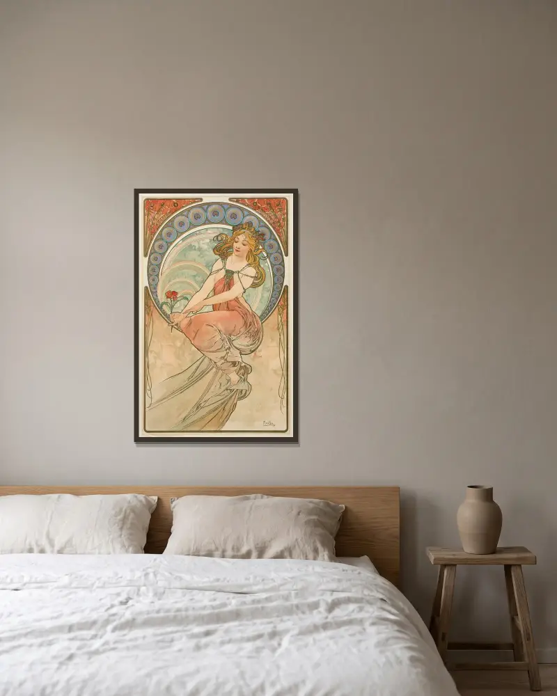 La Peinture (Painting) av Alphonse Mucha inramad på en vägg