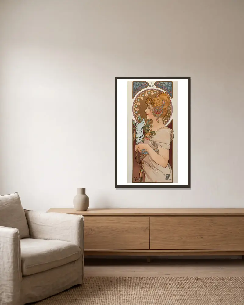 La Plume, 1899 av Alphonse Mucha inramad på en vägg