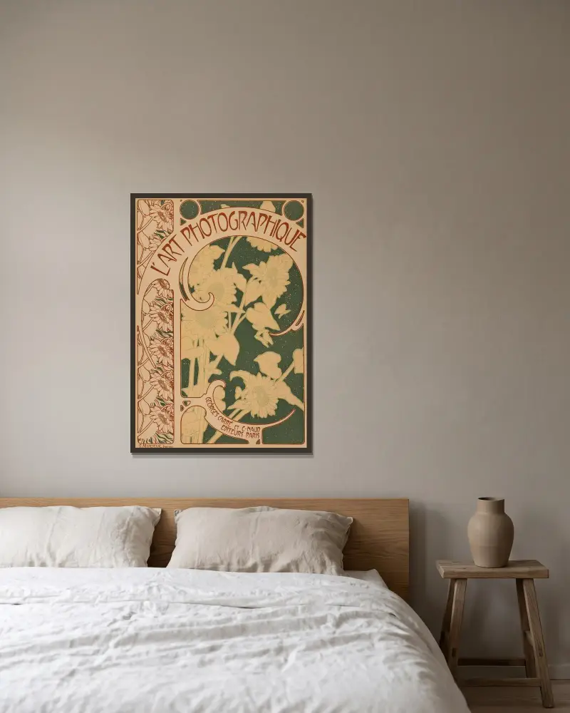 L’Art Photographique No. 10, L’Art Photographique cover av Alphonse Mucha inramad på en vägg