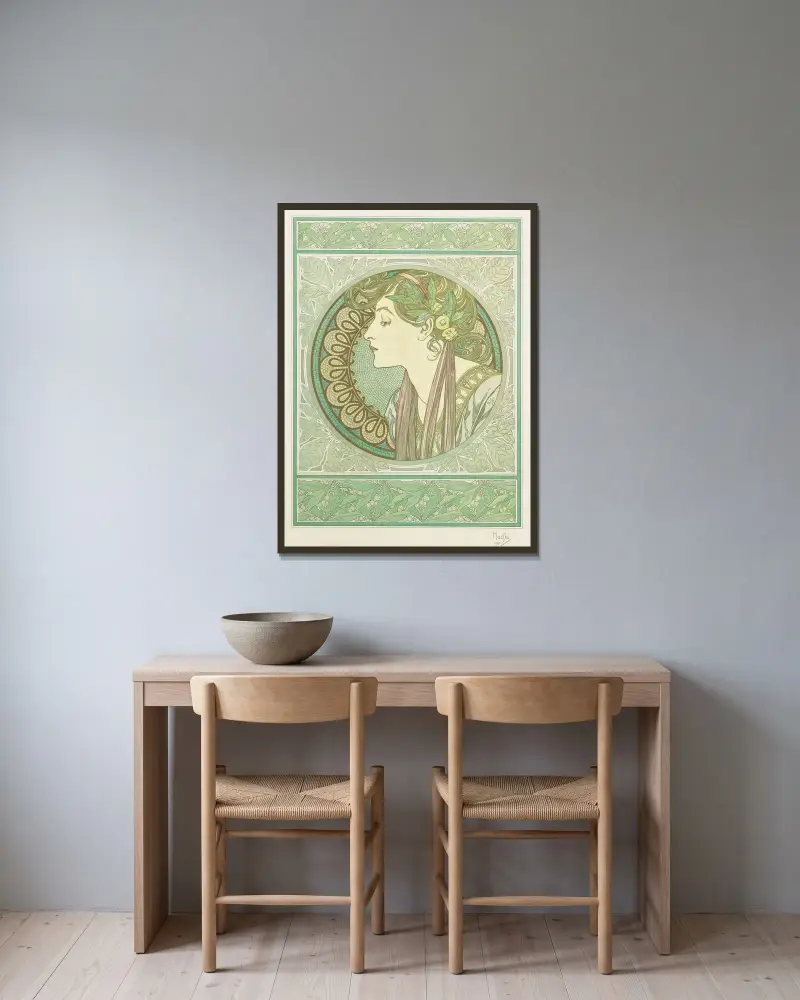 Laurel av Alphonse Mucha inramad på en vägg
