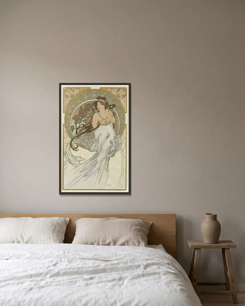 The Arts 1 av Alphonse Mucha inramad på en vägg