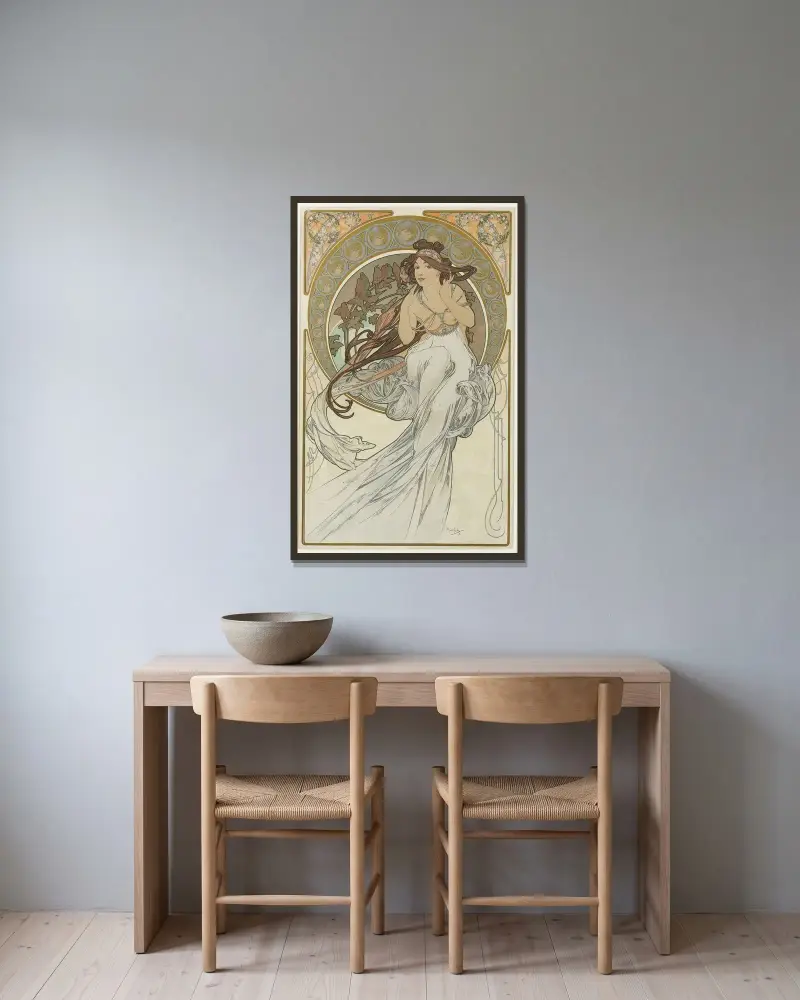 The Arts 1 av Alphonse Mucha inramad på en vägg