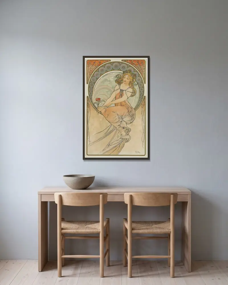 Umění 3, Alphonse Mucha v rámu na stěně