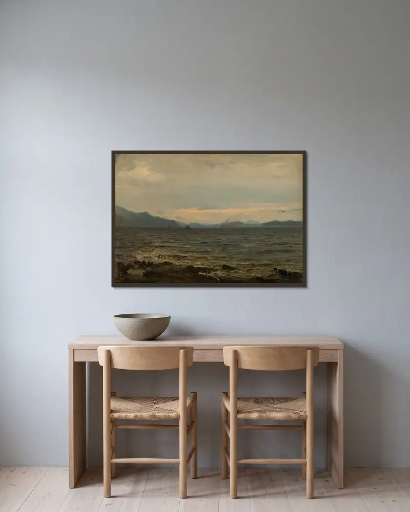 Grauwetter, Bømmelfjord von Amaldus Nielsen gerahmt an einer Wand