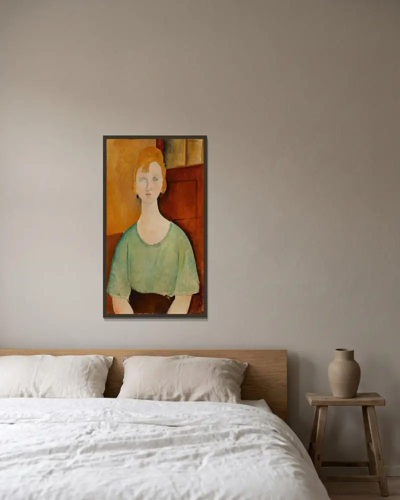 Flicka i grön blus av Amedeo Modigliani inramad på en vägg