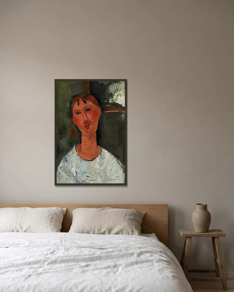 Flicka i vit blus av Amedeo Modigliani inramad på en vägg