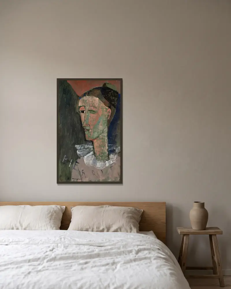 Self-Portrait as Pierrot av Amedeo Modigliani inramad på en vägg