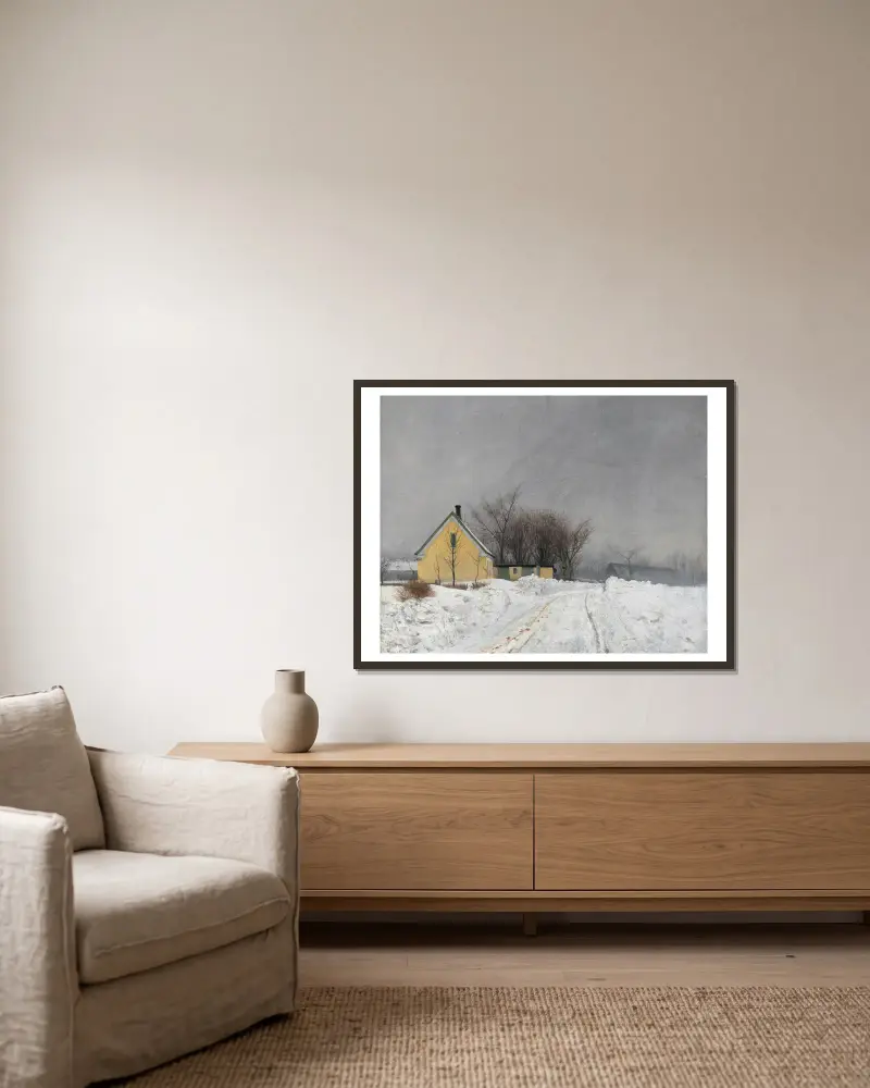 Dimmig vinterdag. Till vänster ett gult hus. Djup snö. av Laurits Andersen Ring inramad på en vägg