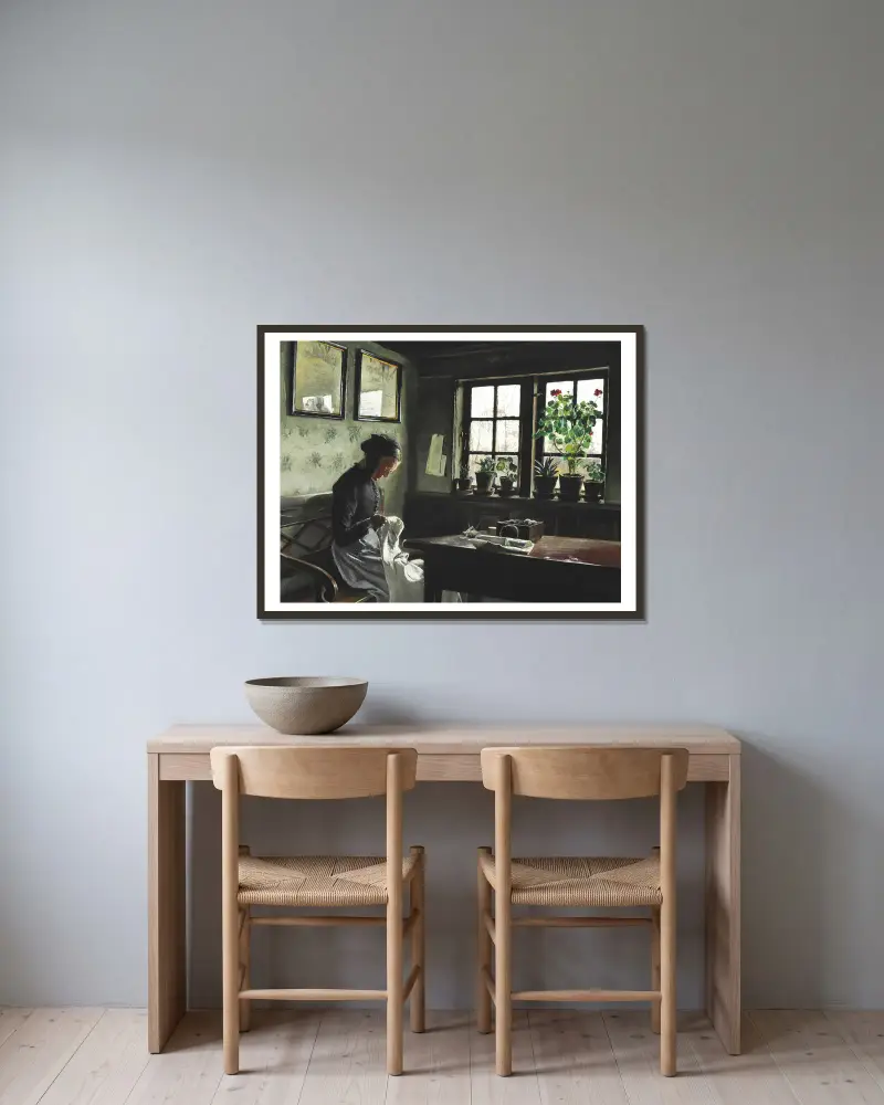 Wnętrze z szyjącą kobietą, Laurits Andersen Ring w ramie na ścianie