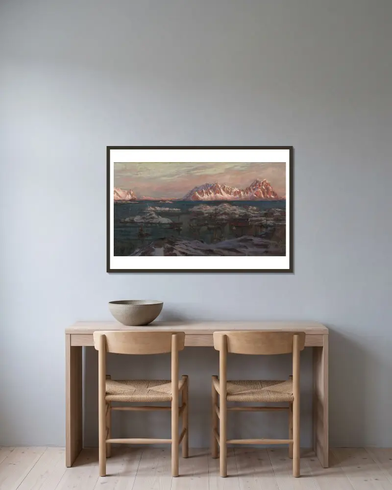 Fischerhafen mit sonnenbeschienenen Bergen. Studie aus Nordnorwegen von Anna Boberg gerahmt an einer Wand