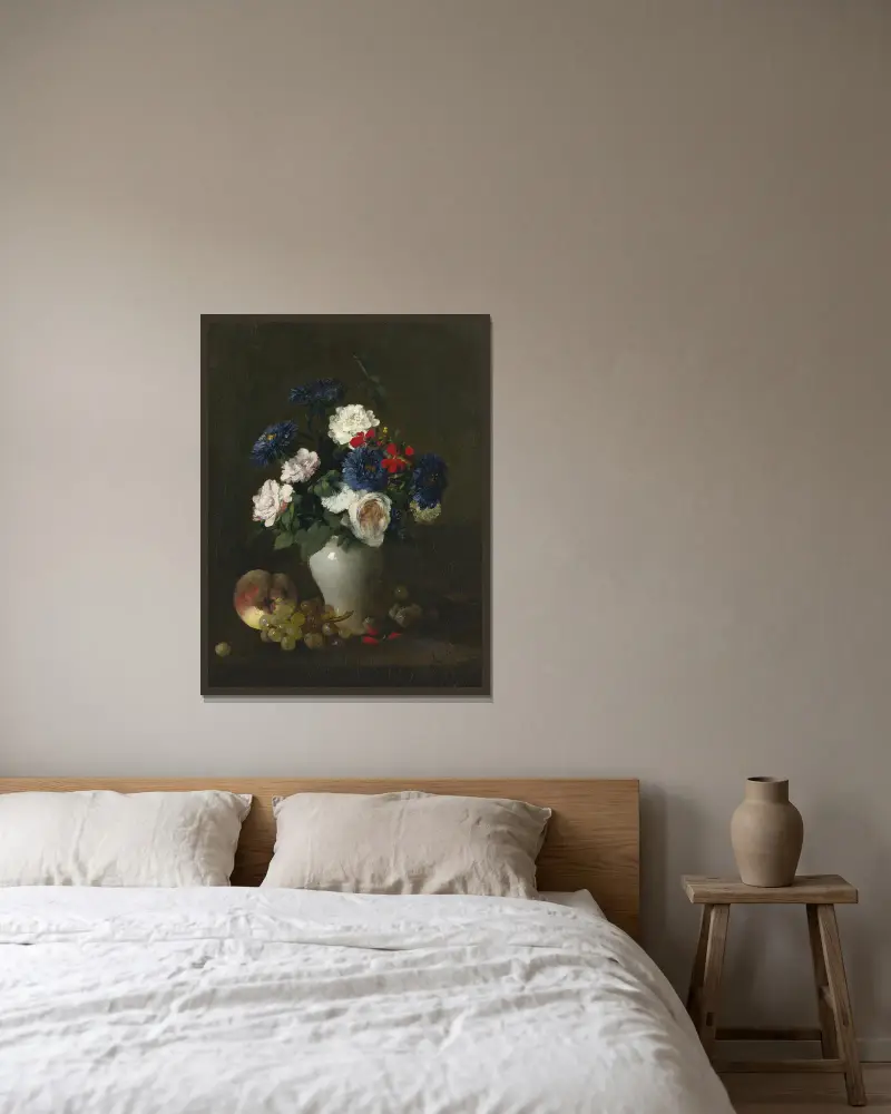 Blandade blommor i vas med druvor och en persika på ett bord av Antoine Vollon inramad på en vägg