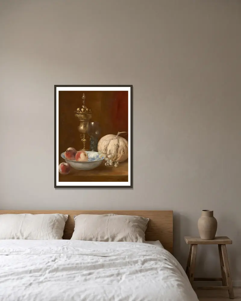 Melone, Obstschale und Silbergefäß auf einem Tisch von Antoine Vollon gerahmt an einer Wand