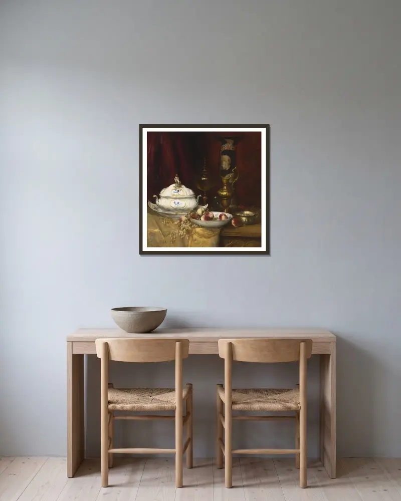 Stilleben med eleganta föremål av Antoine Vollon inramad på en vägg