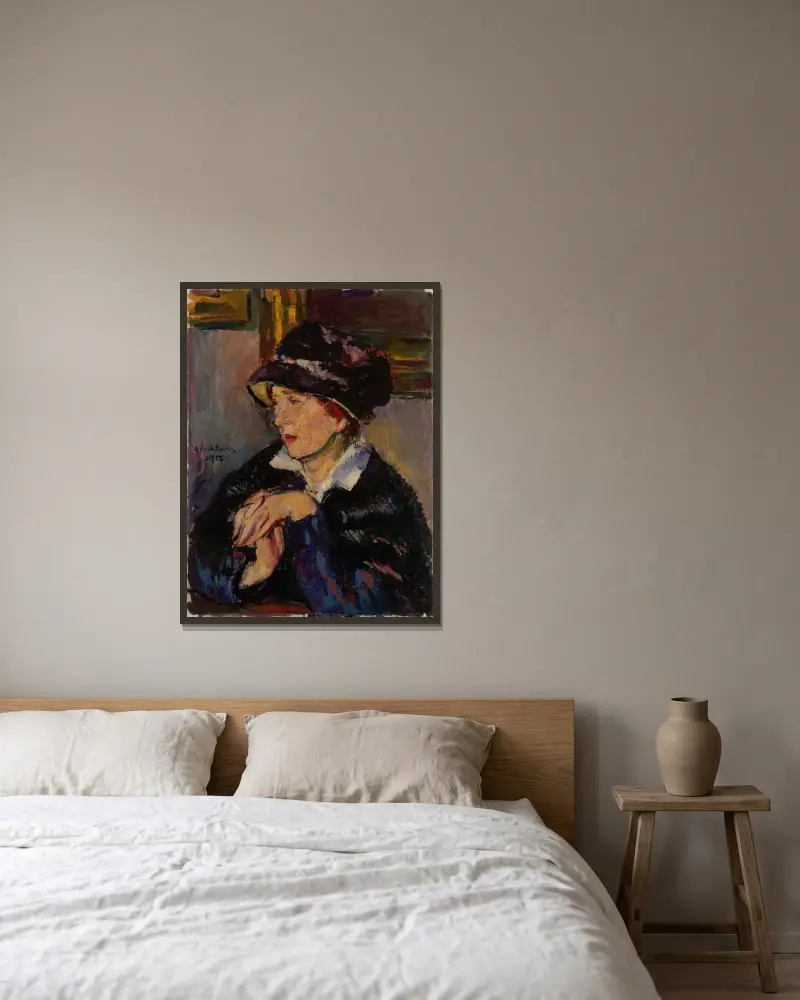 Frau mit dunklem Hut von Anton Faistauer gerahmt an einer Wand