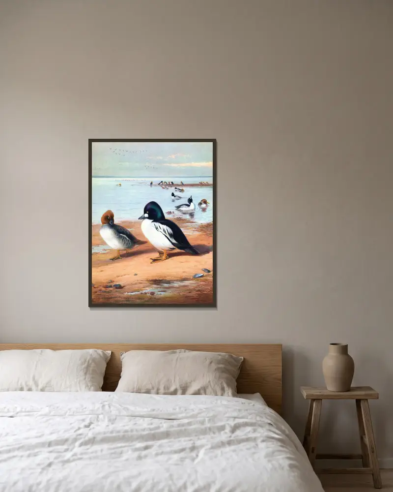 Golden-Eye av Archibald Thorburn inramad på en vägg
