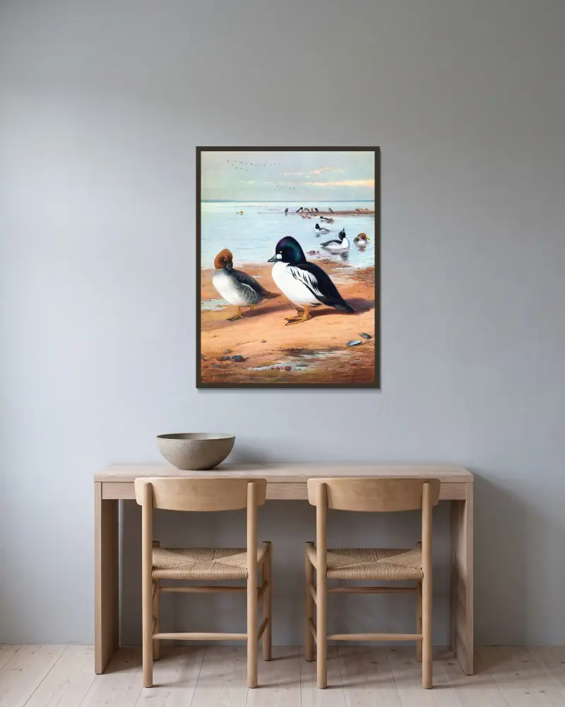 Golden-Eye av Archibald Thorburn inramad på en vägg
