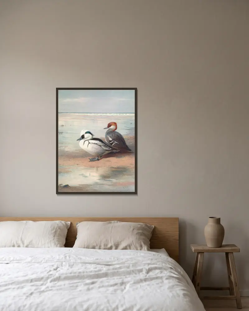 Smew av Archibald Thorburn inramad på en vägg