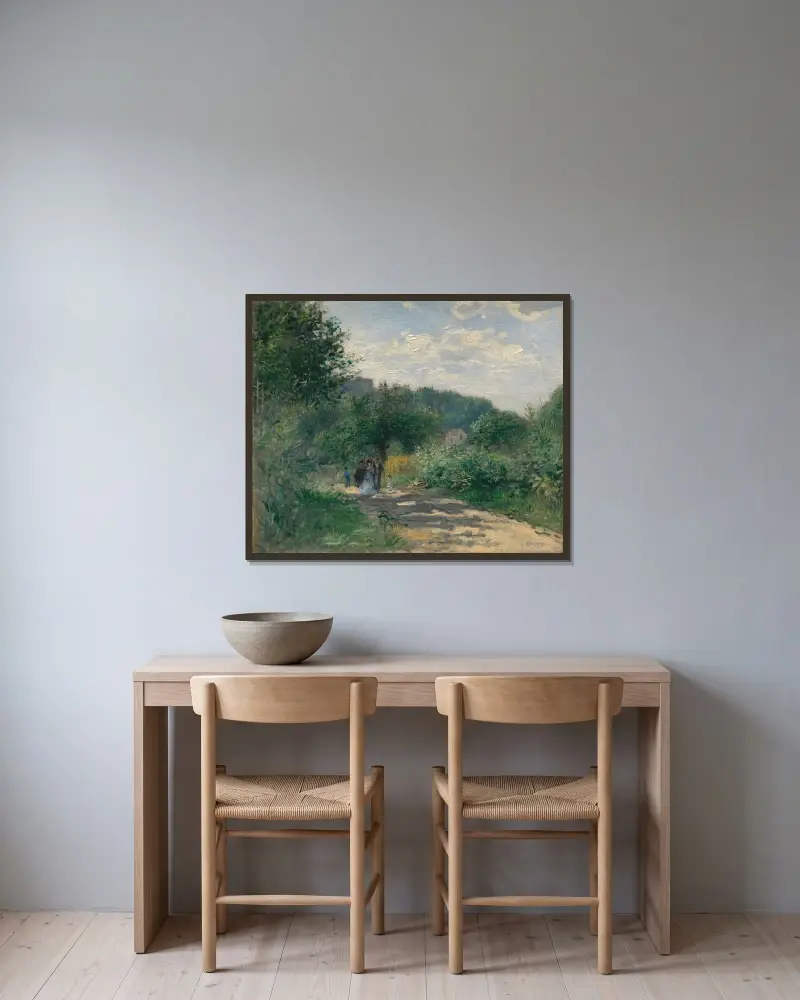 En väg i Louveciennes av Pierre-Auguste Renoir inramad på en vägg