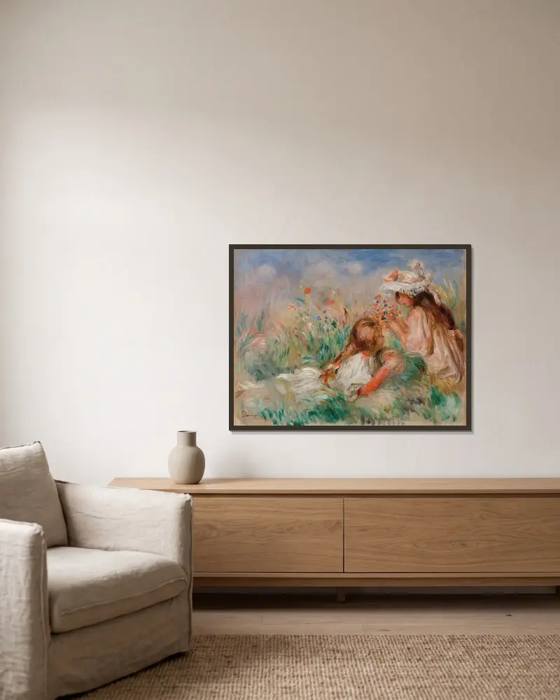 Flickor i gräset som ordnar en bukett av Pierre-Auguste Renoir inramad på en vägg