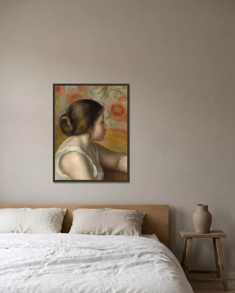 Huvud av en ung flicka av Pierre-Auguste Renoir inramad på en vägg