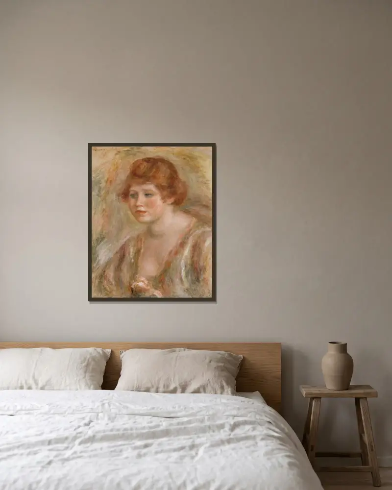 Ung kvinna med ros av Pierre-Auguste Renoir inramad på en vägg