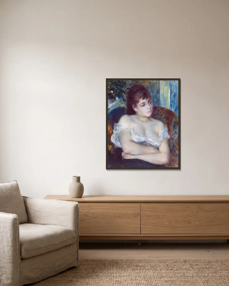 Frau in einem Sessel von Pierre-Auguste Renoir gerahmt an einer Wand
